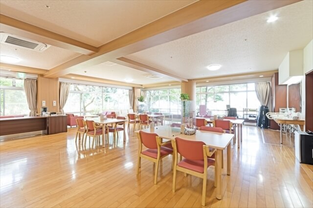 老人ホーム見学時にチェックしたい共用設備のポイント